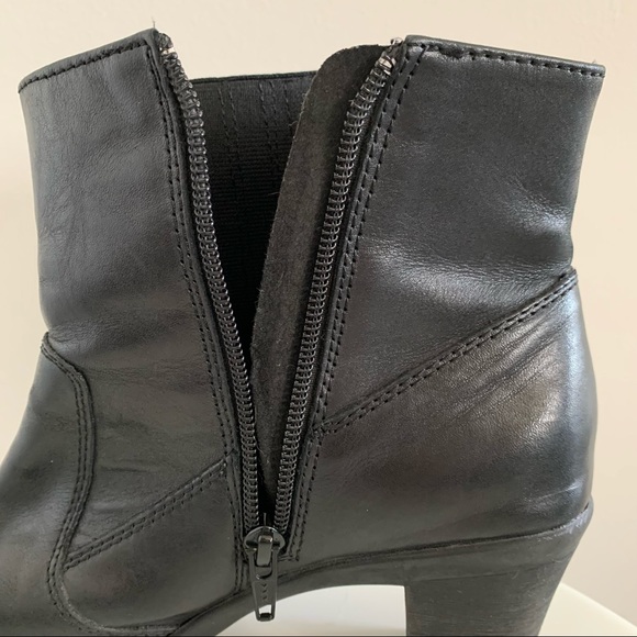 Clarks - Black Leather Ankle Boots with Heel - Size 8M - Picture 7 of 12